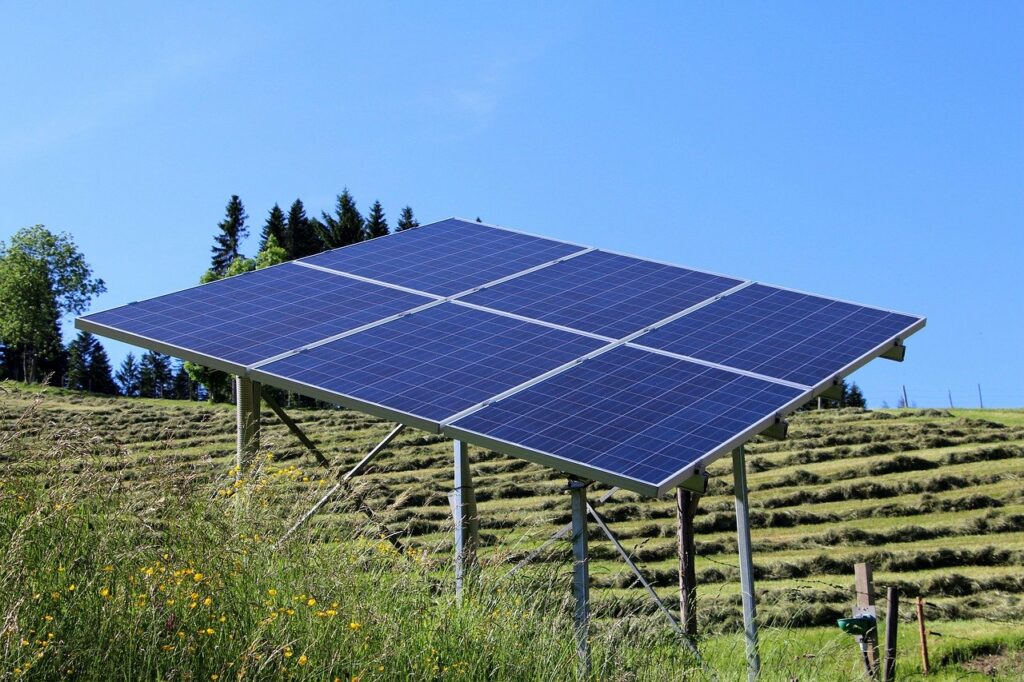 Solarpanel in der Landschaft