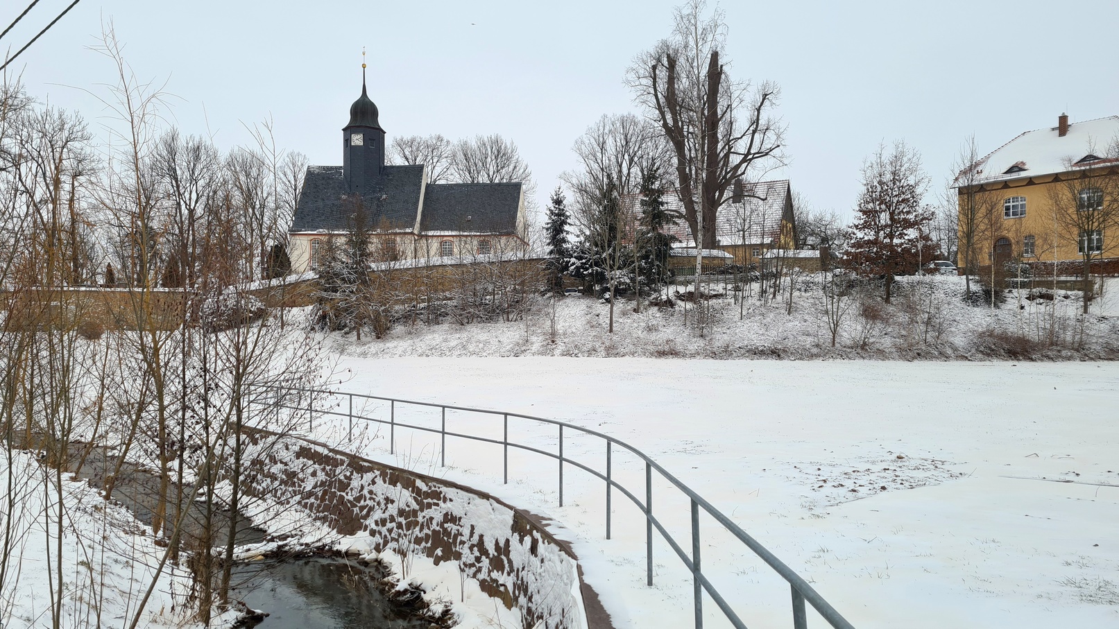 Kirche Frankenau im Winter
